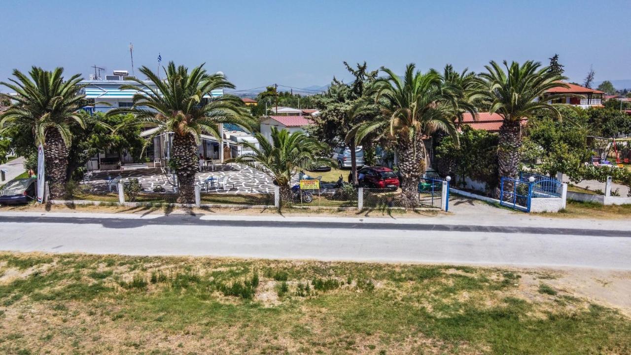 Galinis' Sea Front Studios Nea Kallikrateia Esterno foto